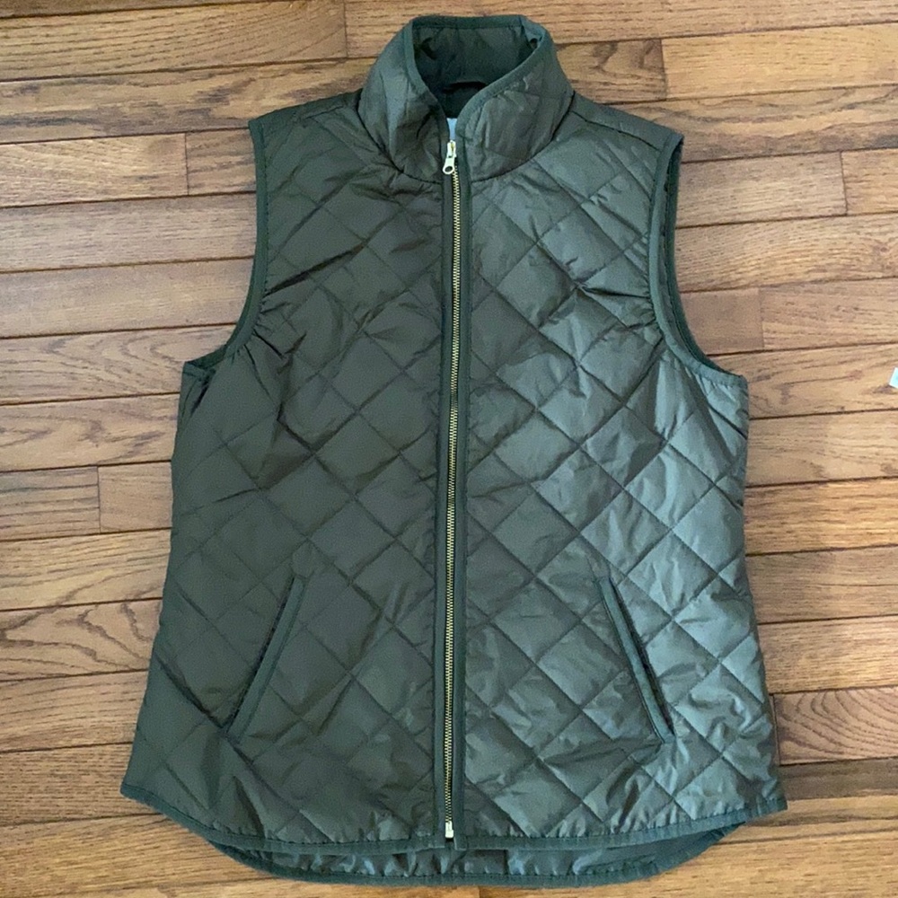 Old Navy Pleated Puffer Vest